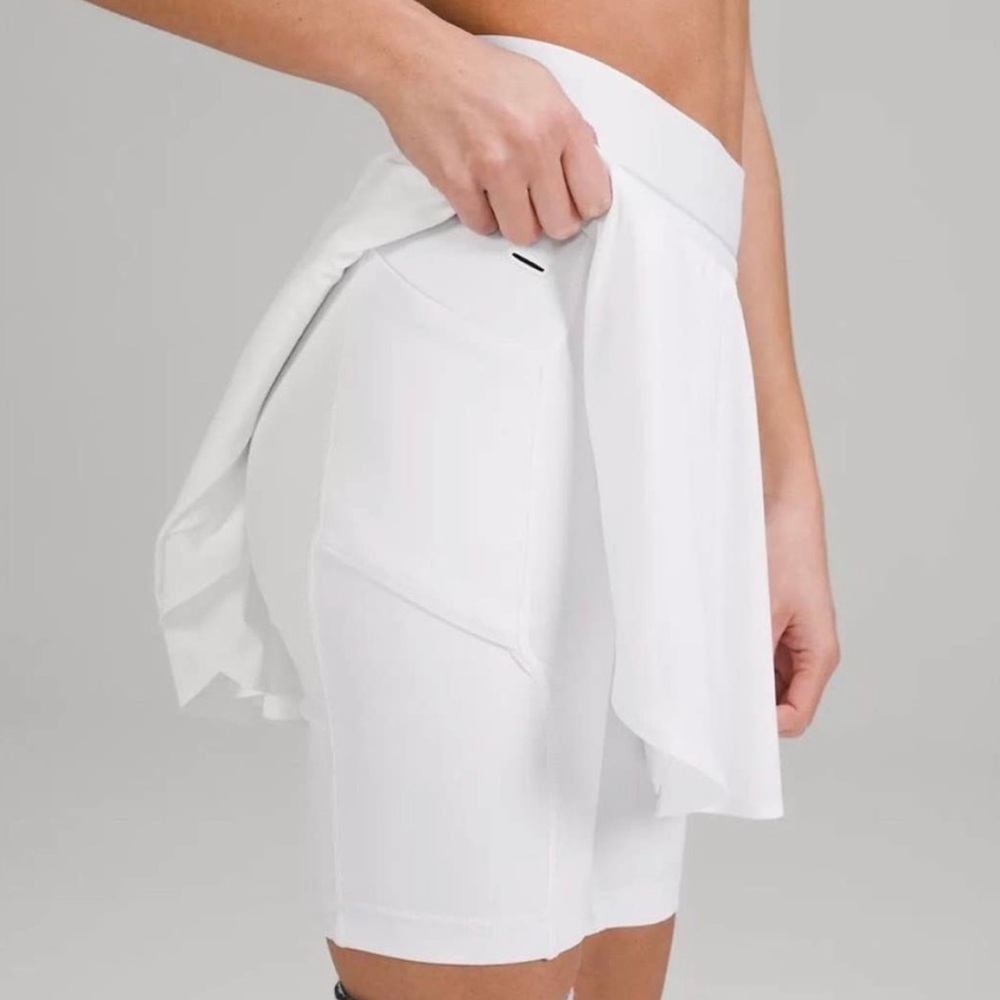 Lululemon Athletica. Court Rival High-Rise Tennis Skirt
Extended Liner. Size 6